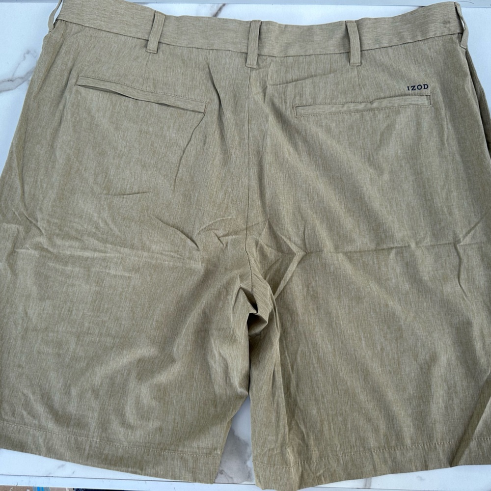 Men’s Izod Khaki Shorts. Size: W40 - Picture 3 of 5